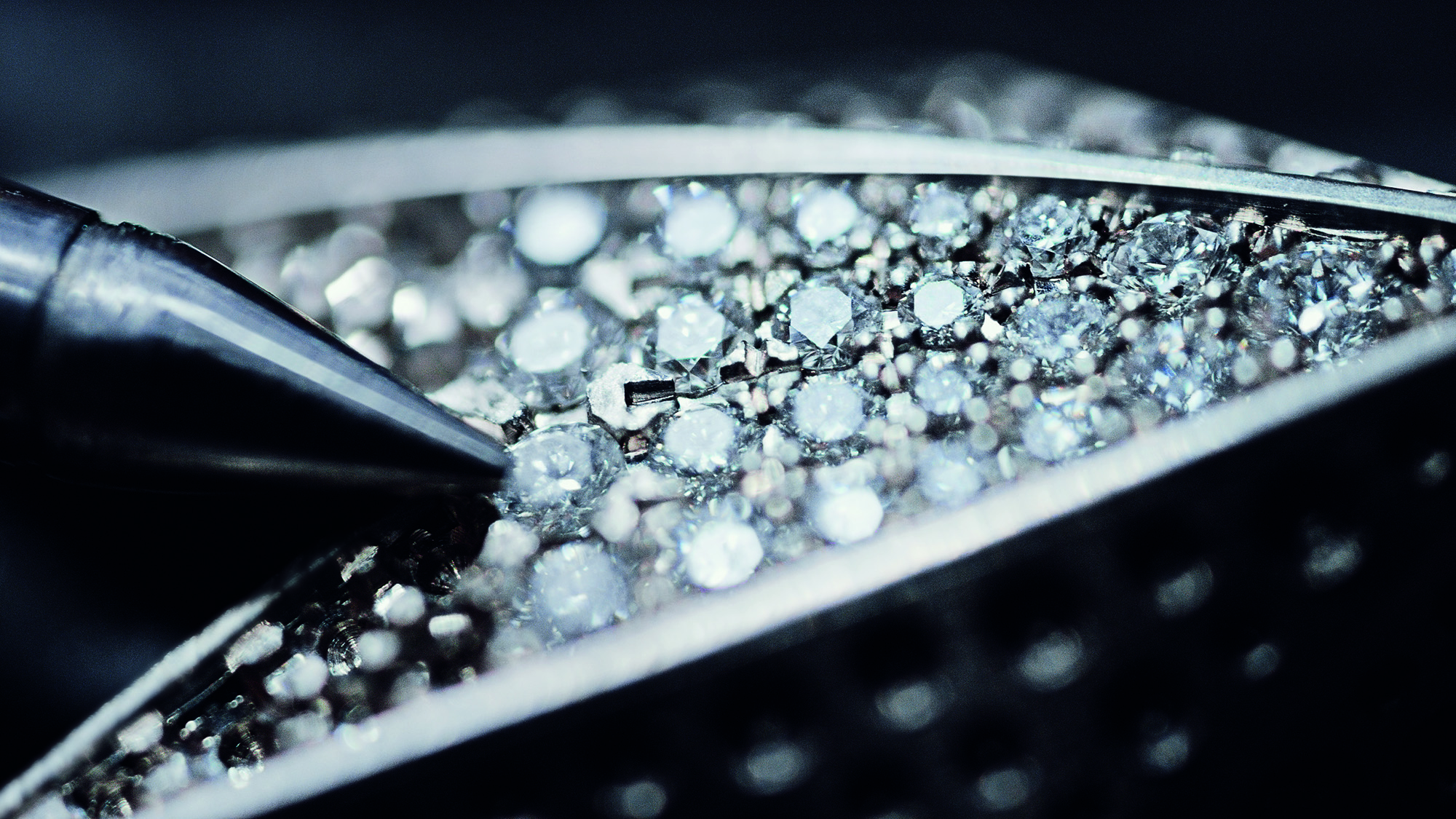 Gem setting on the Diamond Fury