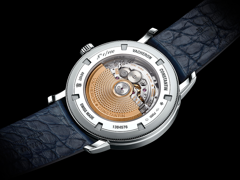 The watch is powered by the self-winding Caliber 2460 QCL