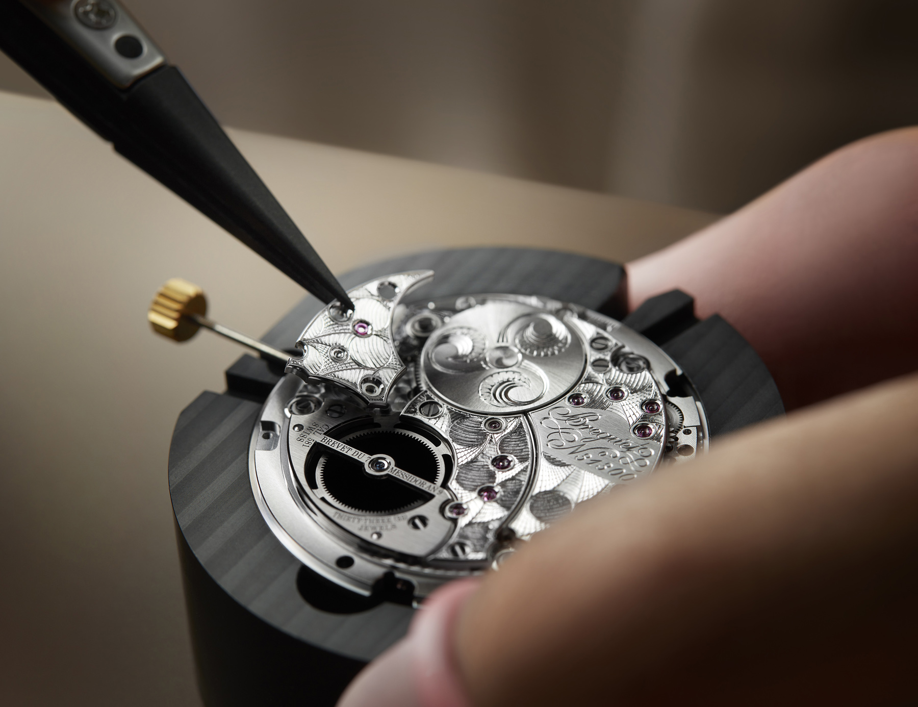 Breguet 5367 mouvement assembly (2).jpg