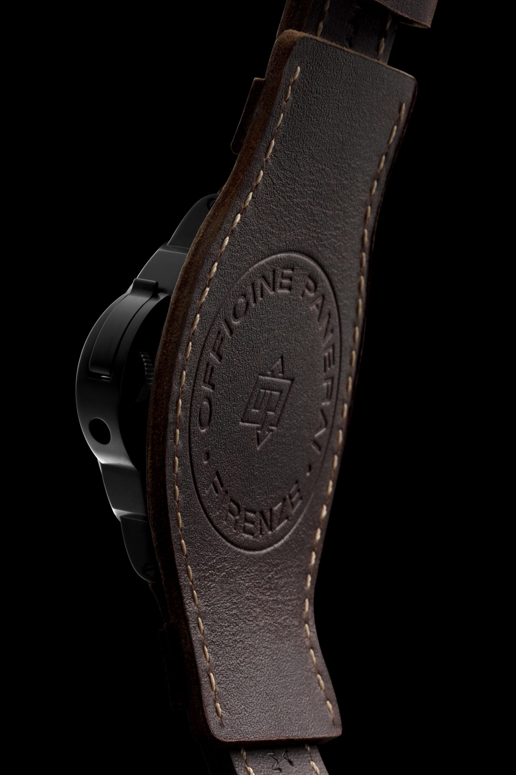 Luminor California 8 Days DLC (44mm) - PAM 779 (3).jpg