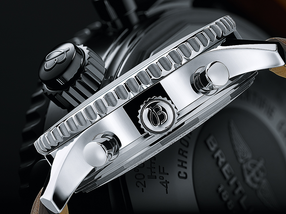The rattrapante button is integrated into the crown.