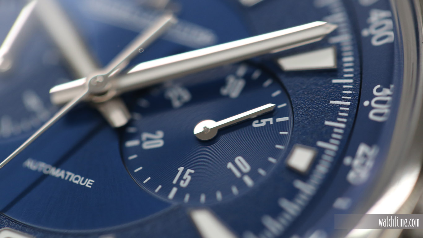 Both subdials are devoted to the chronograph readouts and feature a snailed finish.