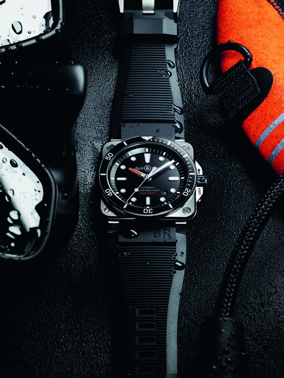 The watch is worn on a rubber strap for ordinary daily use; a textile strap with a Velcro fastener may be used when the watch accompanies a diver.