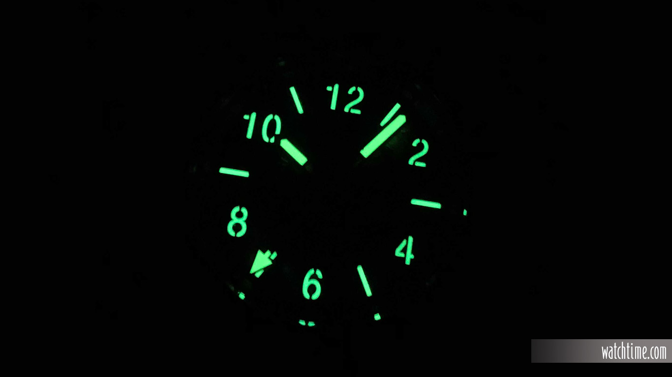 Hublot_Big_Bang_GMT_Carbon_Lume_NY_2019.jpg