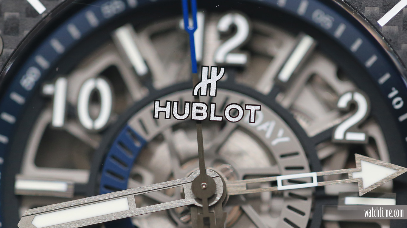 Hublot_Big_Bang_GMT_Carbon_Logo_NY_2019.jpg