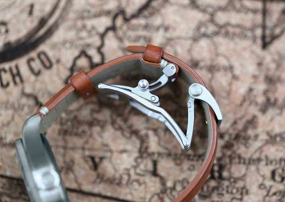 The folding clasp is equipped with a micro-adjustment feature. The leather strap comes from Montblanc’s Pelletteria in Florence.