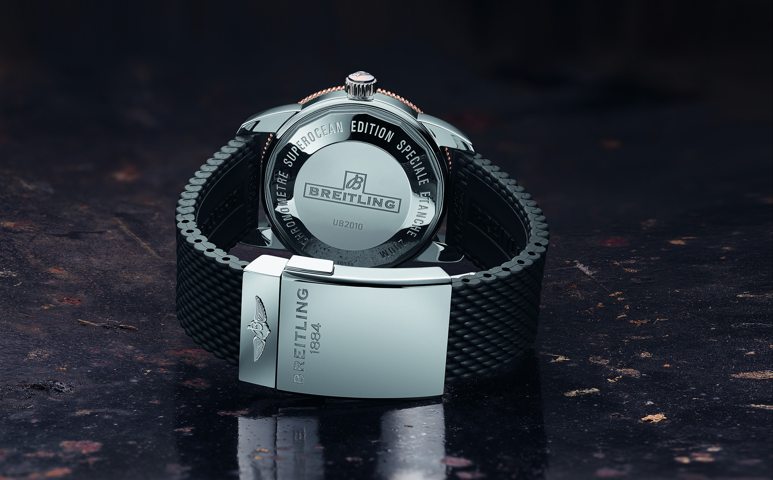 The folding clasp opens with two deployment buttons. The upper part contains a strap extension.