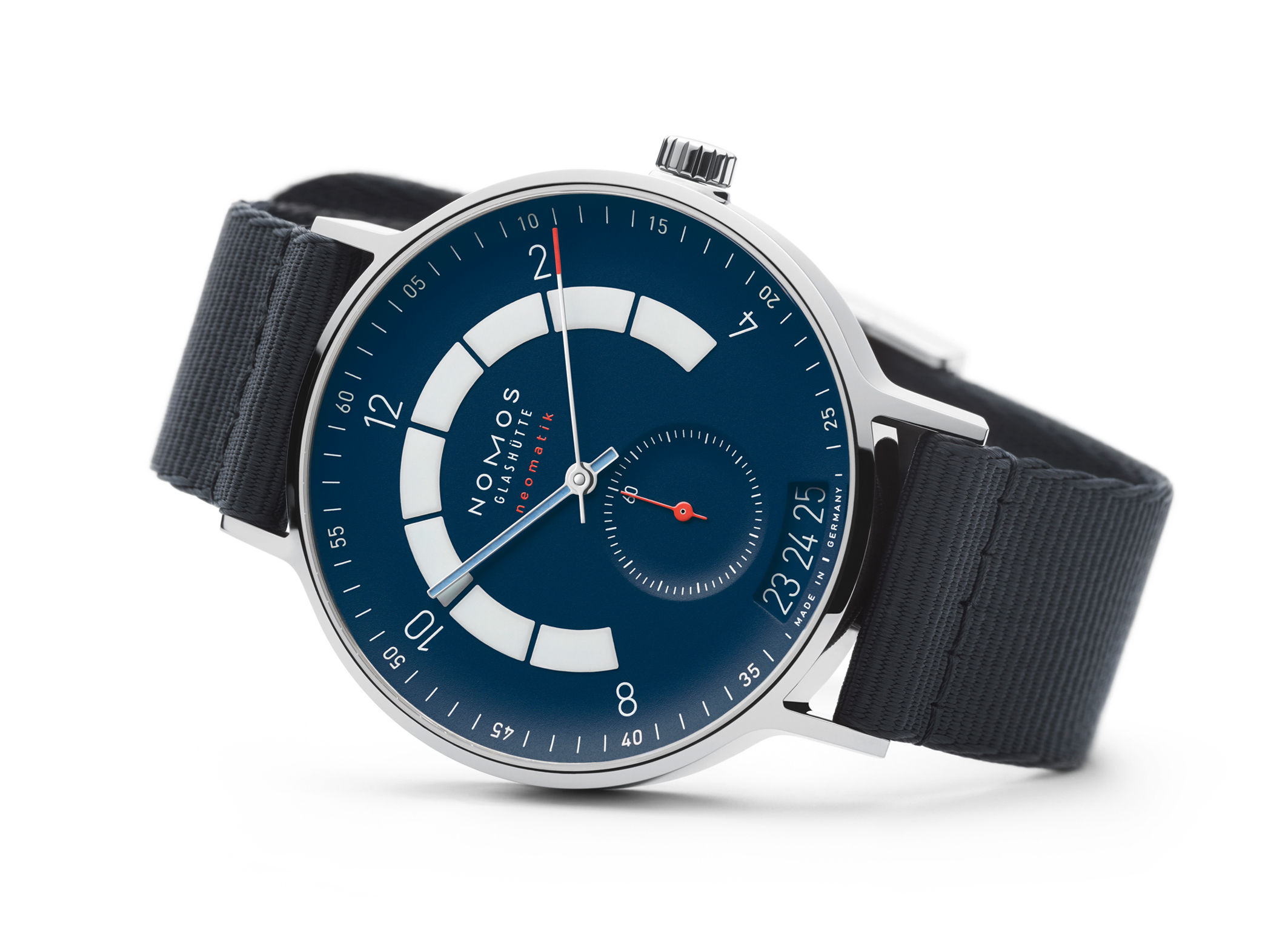 Autobahn-neomatik-41-date-midnight-blue-3D-front-ref.-1302.jpg