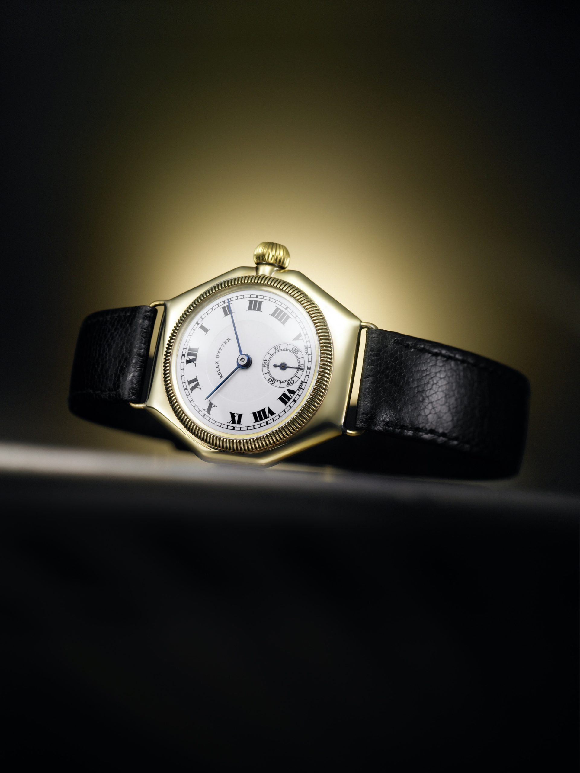 1926 - The Oyster is the worldʼs first waterproof wristwatch thanks to its hermetic Oyster case.