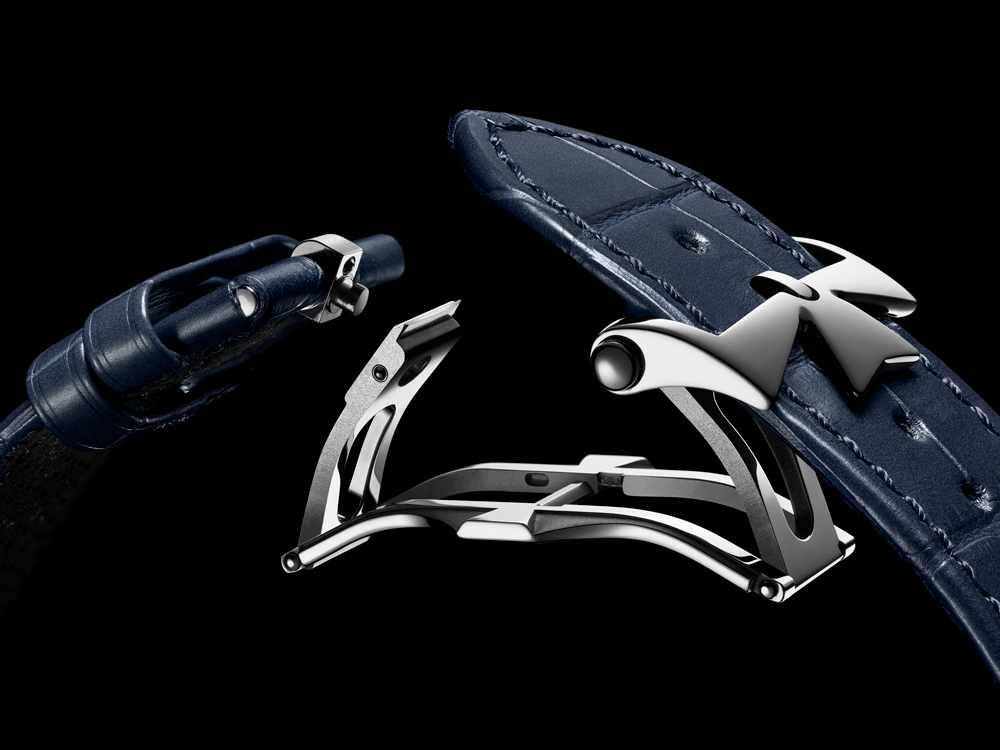 Even the clasp bears the aesthetic influence of the Maltese cross.