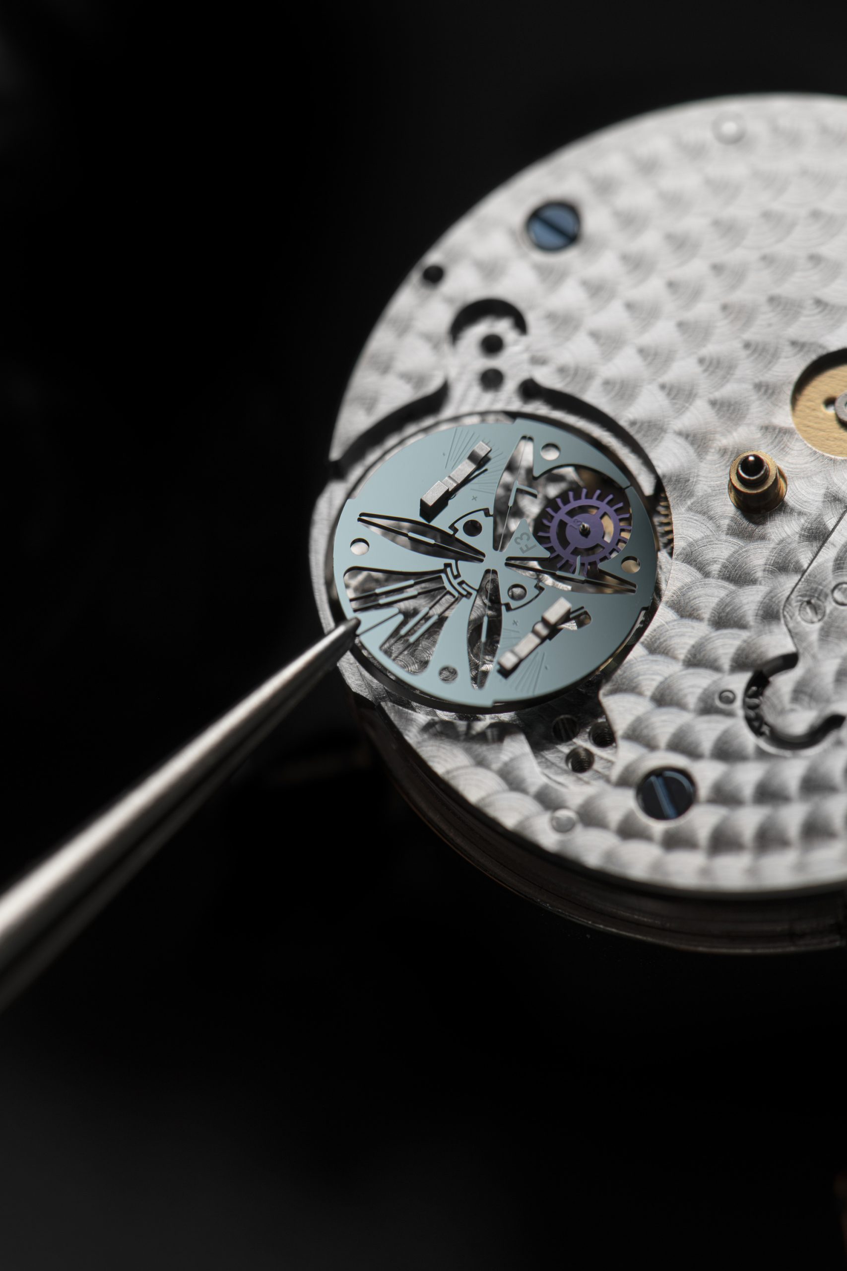 Frederique_Constant_FC-810MC3S6_Photo©Eric_Rossier_Workshop_3_HD.jpg