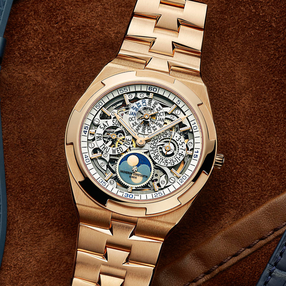 The Overseas Perpetual Calendar appeared in a skeleton version in 2020.