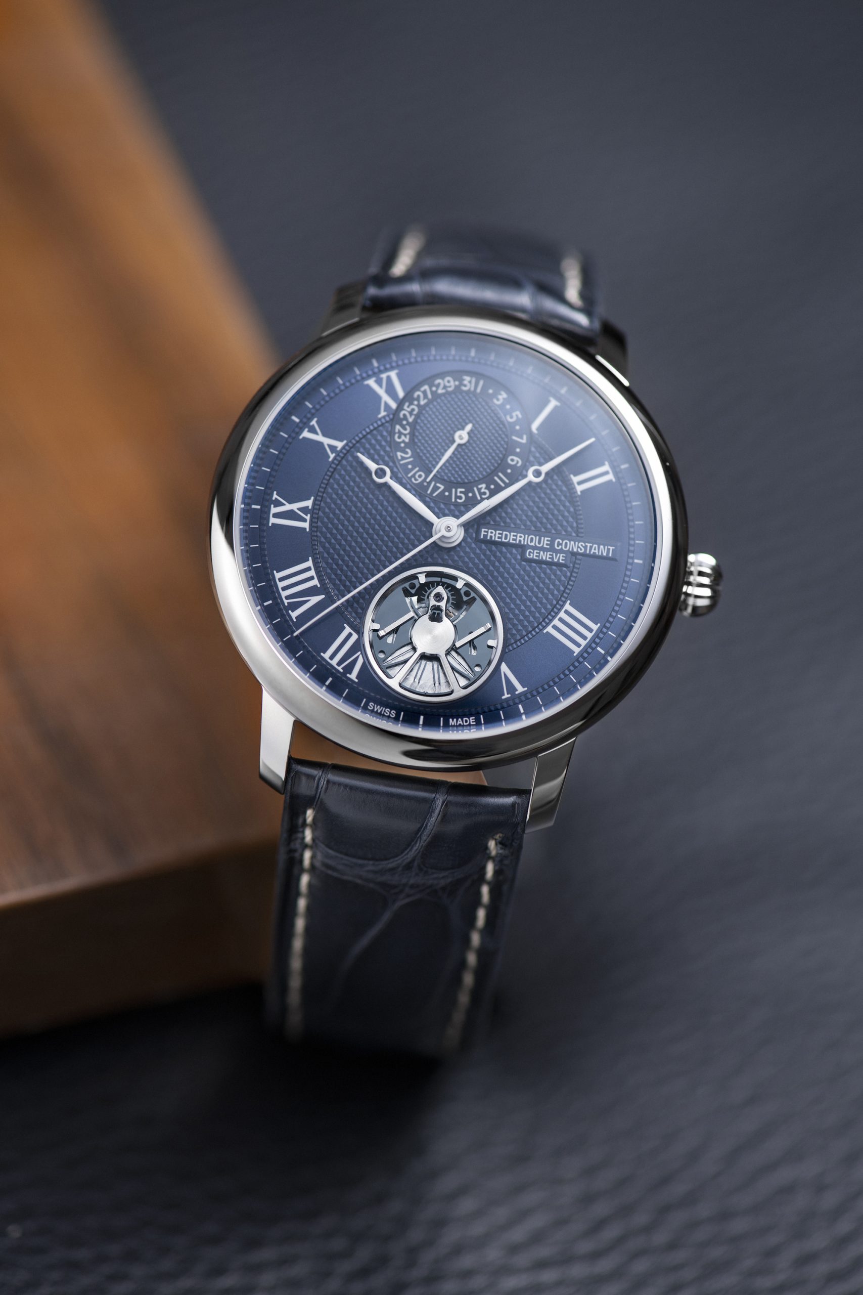 Frederique_Constant_FC-810MCN3S6_Photo©Eric_Rossier_PR_4_HD.jpg