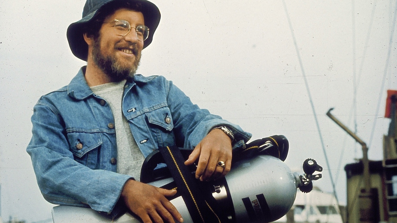 Richard Dreyfuss and his Nautoscaph in Jaws (1975) / Universal Pictures