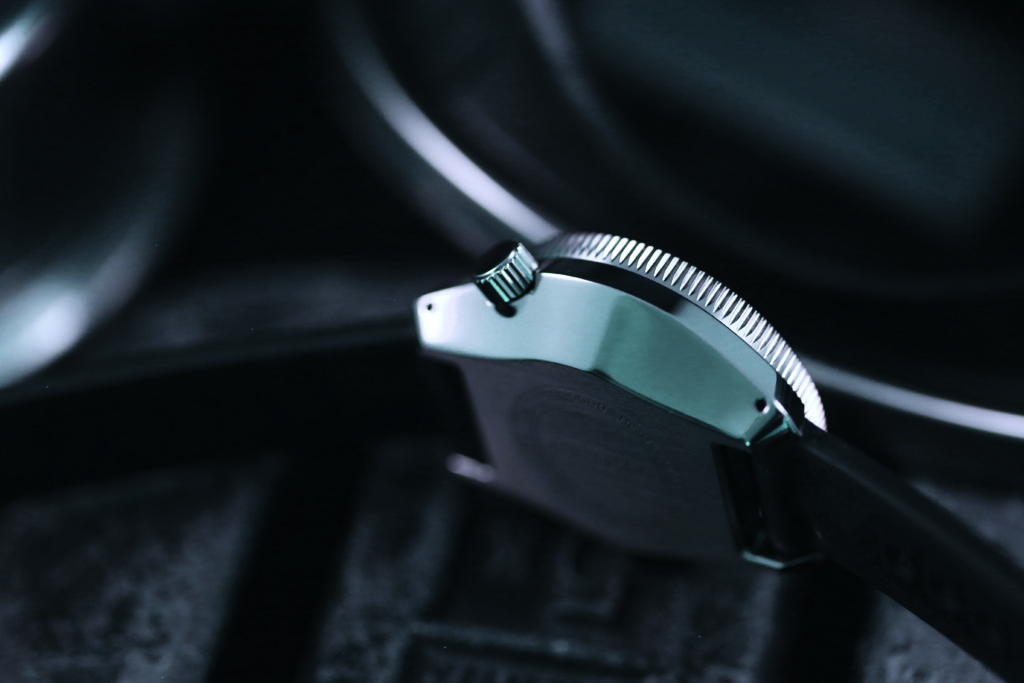 The SLA025J1 can even be used for saturation diving without requiring a helium release valve.