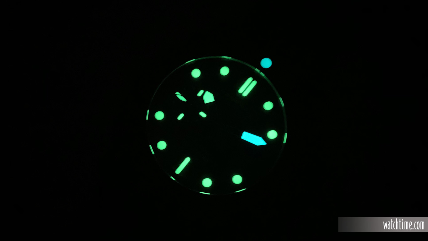Panerai_Submersible_Carbotech_Lume_2019.jpg