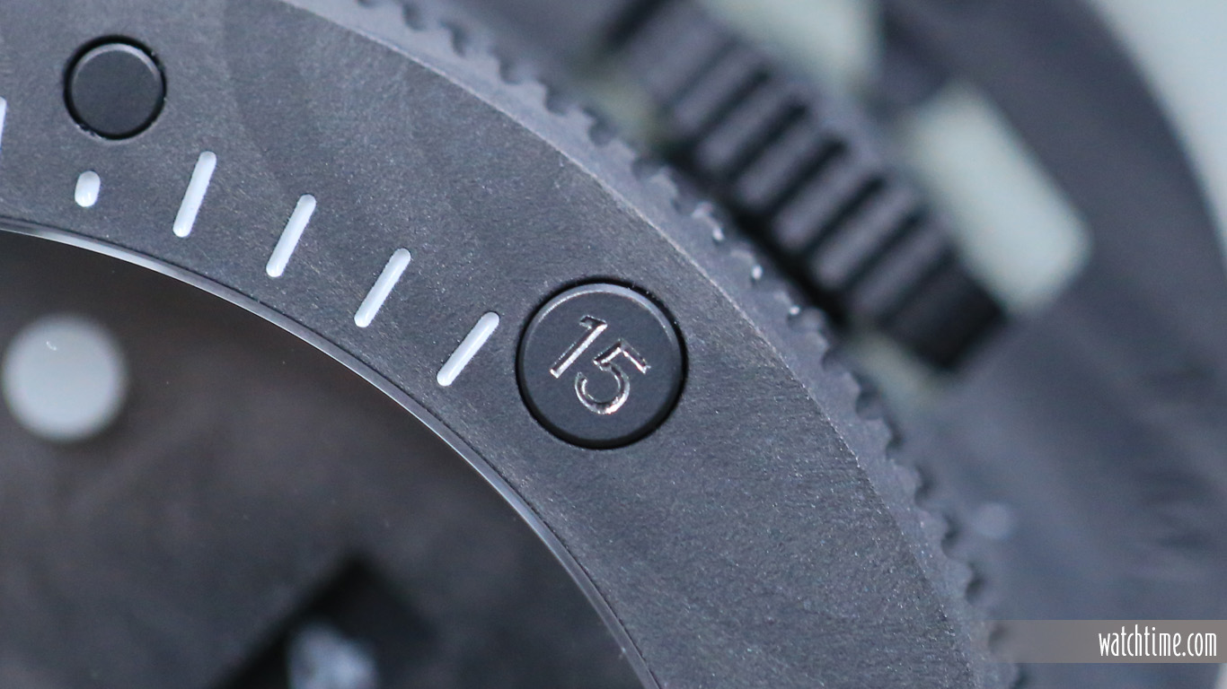 Panerai_Submersible_Carbotech_Bezel_2019.jpg