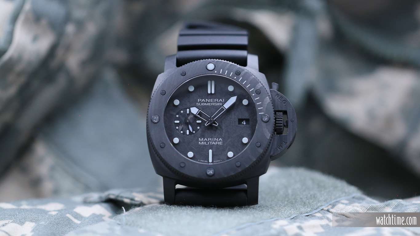 Panerai_Submersible_Carbotech_Front_2019.jpg
