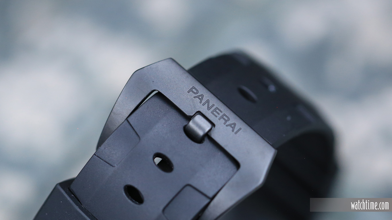 Panerai_Submersible_Carbotech_Buckle_2019.jpg