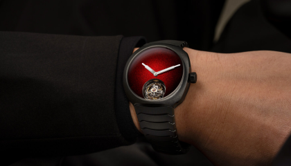 H. Moser & Cie. is debuting a ceramic model in its Streamliner collection