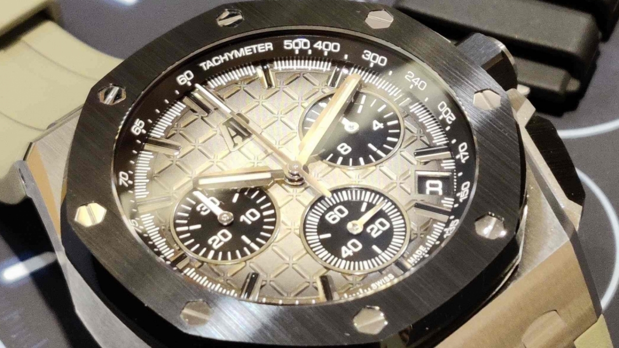 We tried the new AP Royal Oak Offshore Selfwinding Chronograph 43mm