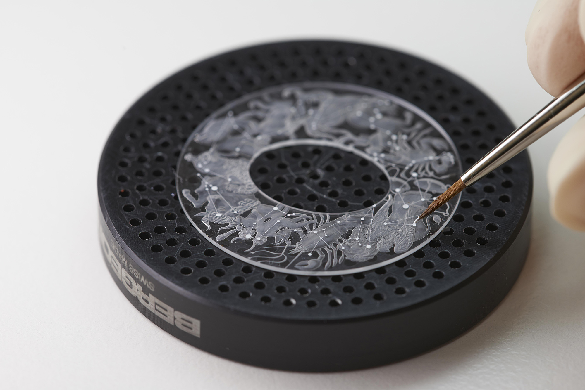 On the front, the constellations are laser-engraved and then highlighted with Super Luminova®.
