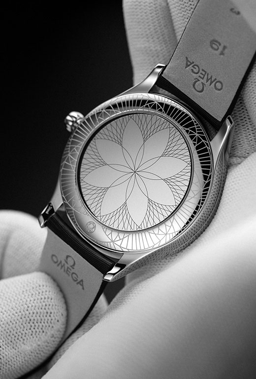 Lastly, the caseback is polished as well to properly mirror the 'Her Time' design