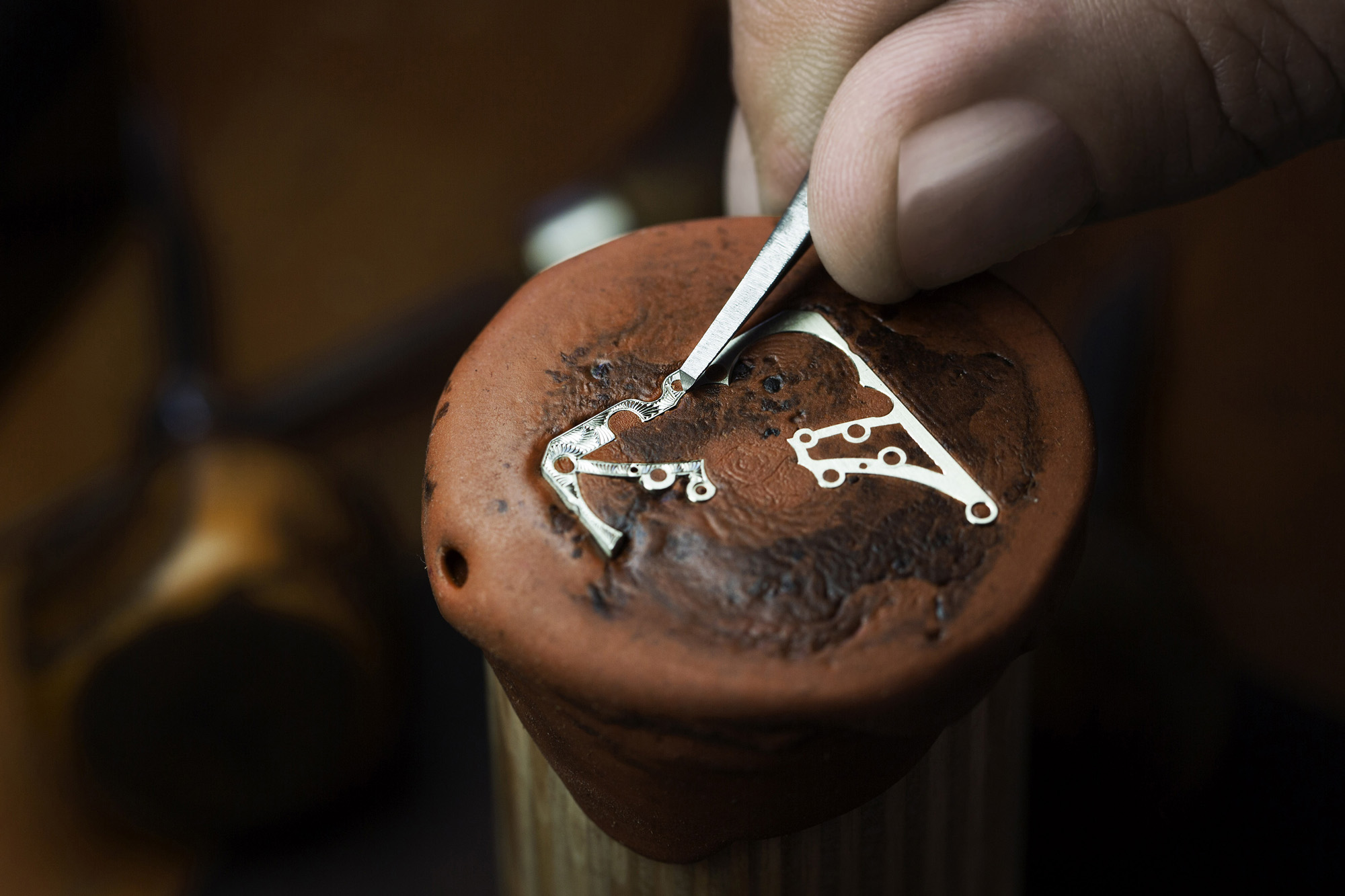 An engraving may take around two hours if it involves just initials, or stretch over an entire week when it comes to reproducing a face or a coat-of-arms that must be redrawn by hand.