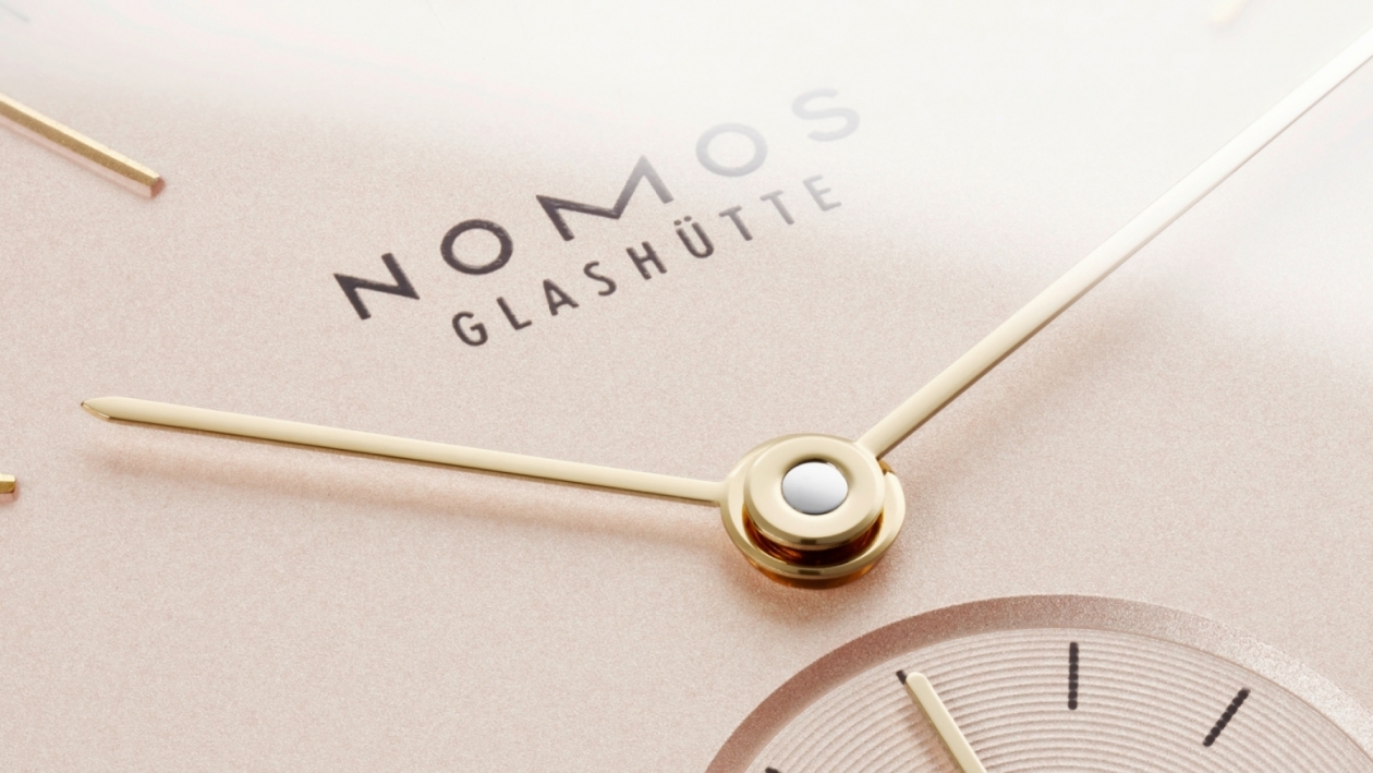 Day & Night with Nomos