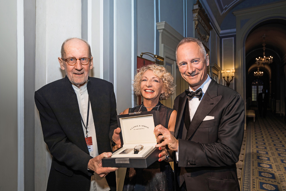 The winning couple was pleased to receive the LANGE 1 TIME ZONE “Como Edition” from Lange CEO Wilhelm Schmid