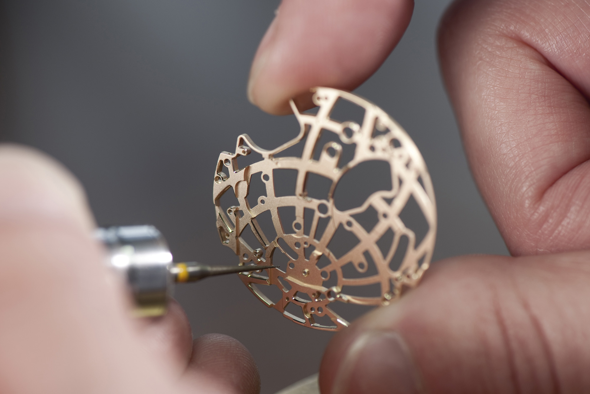 Engravers get to display the full extent of their talent when skeleton-working extremely small series of movements. They base their work on the movement plans, carefully seeking the design that will enable him to preserve all the parts required for its smooth operation.