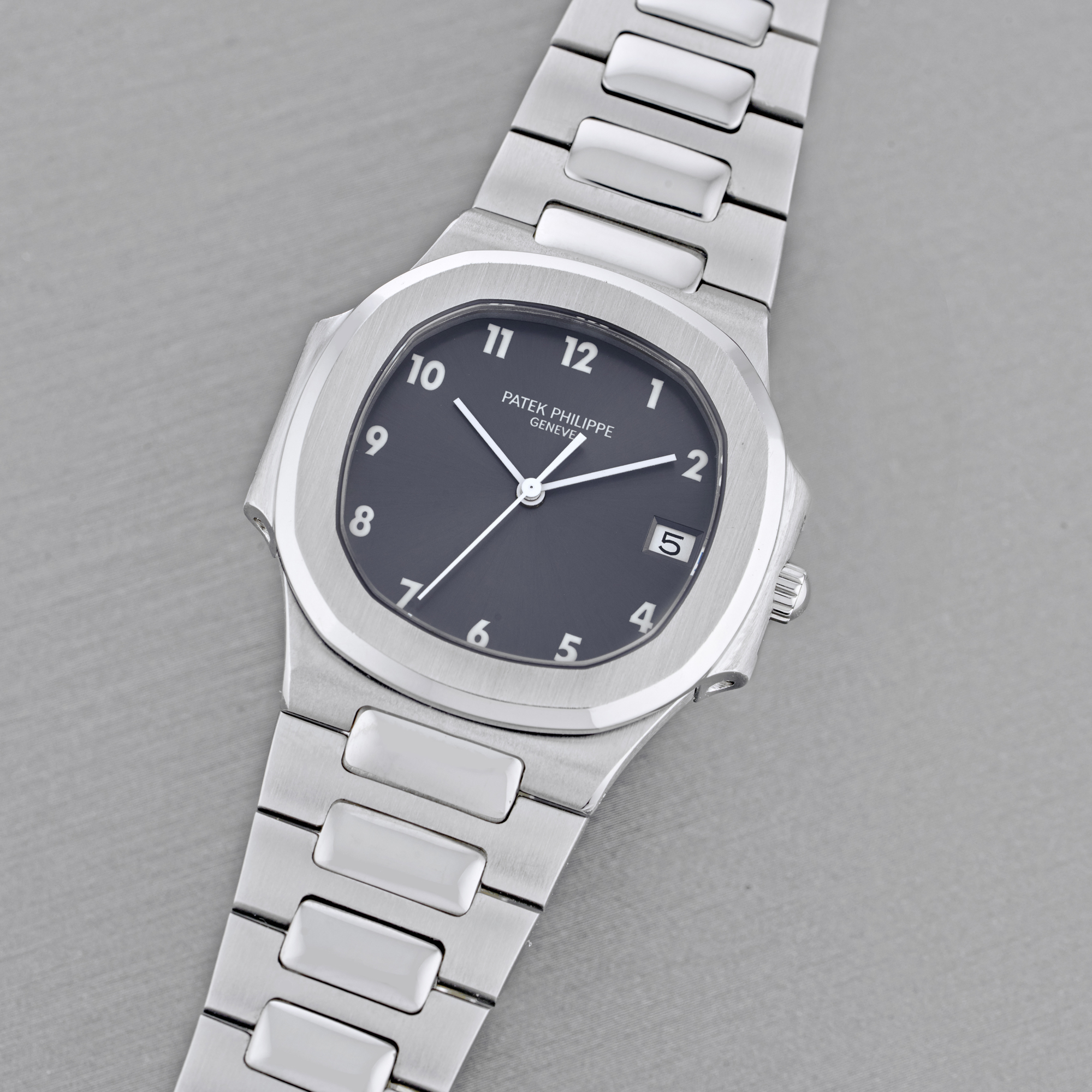 Patek Philippe. Nautilus 39001A 
