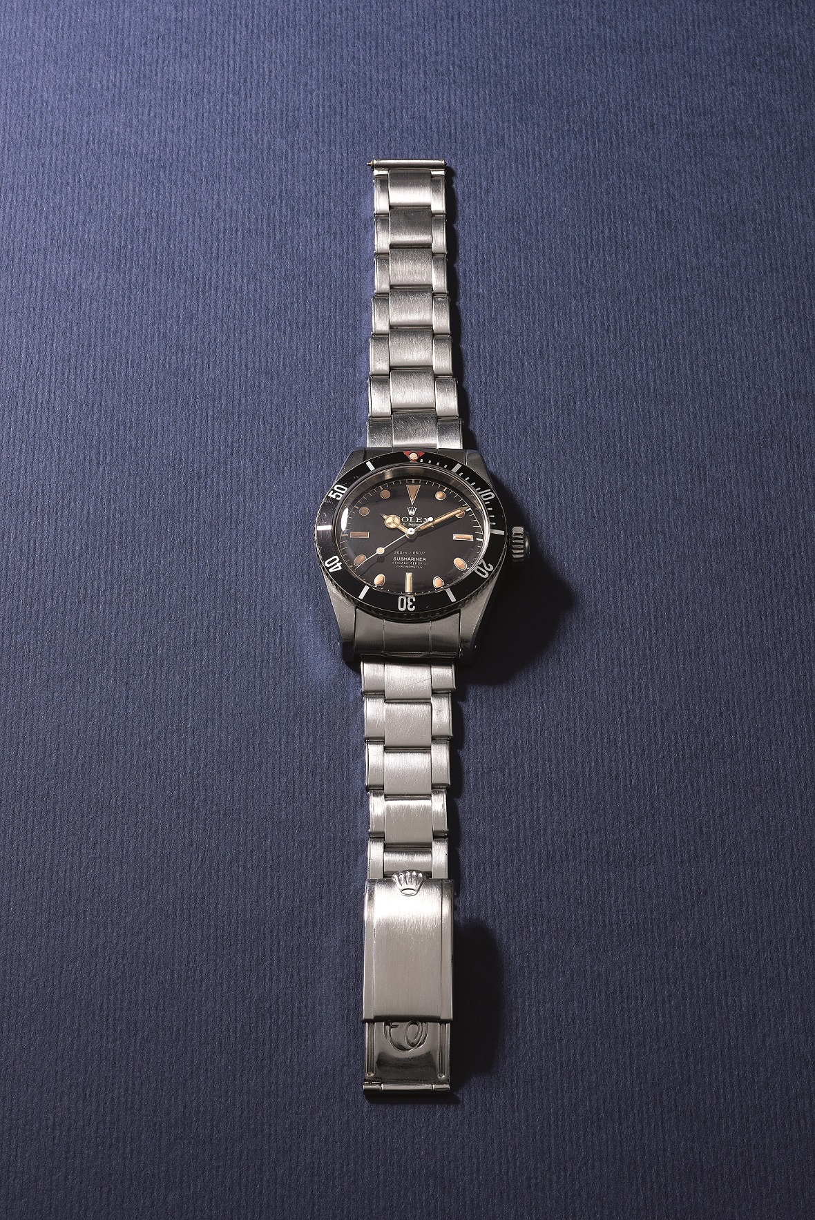 Indisputably the holy grail level “Big Crown: Submariner for connoisseurs, the Rolex ref. 6538 comes with the original, correct dial, bezel and winding crown. This is the only reference which has actually been featured on the big screen on James Bond's wrist. It comes fitted with the finely-preserved stainless steel “Big Logo” bracelet. 