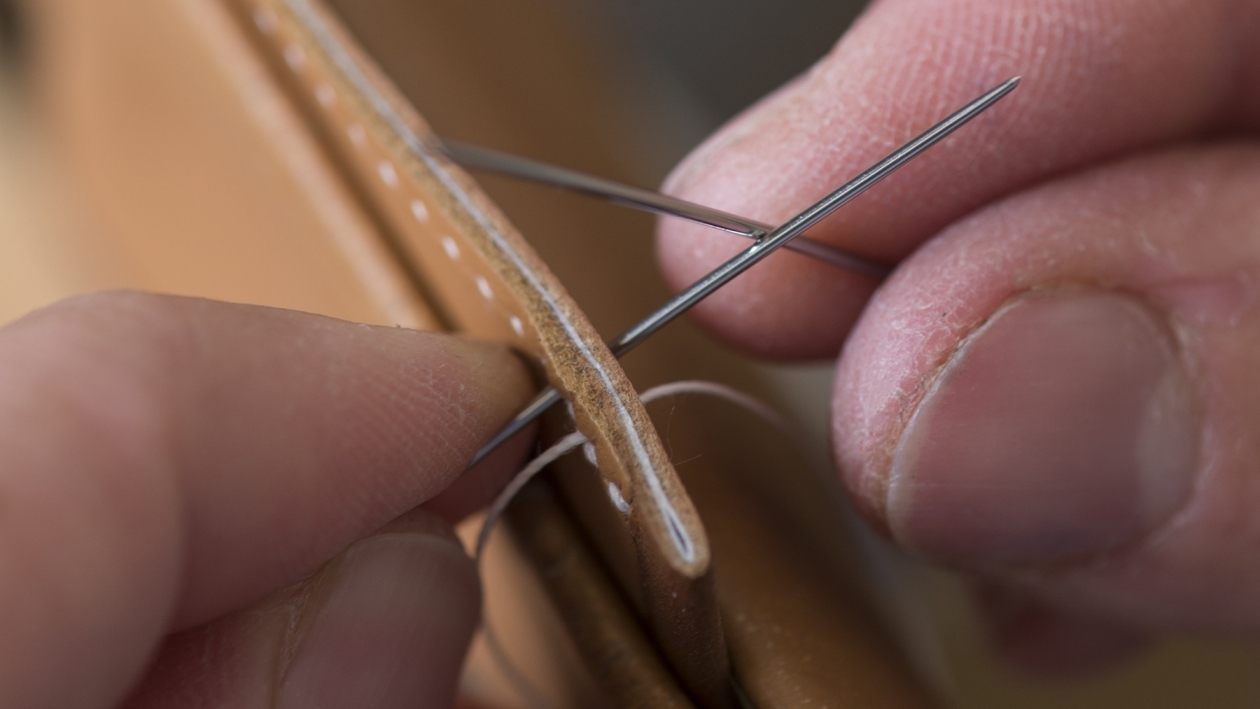 Strap-making with Hermès