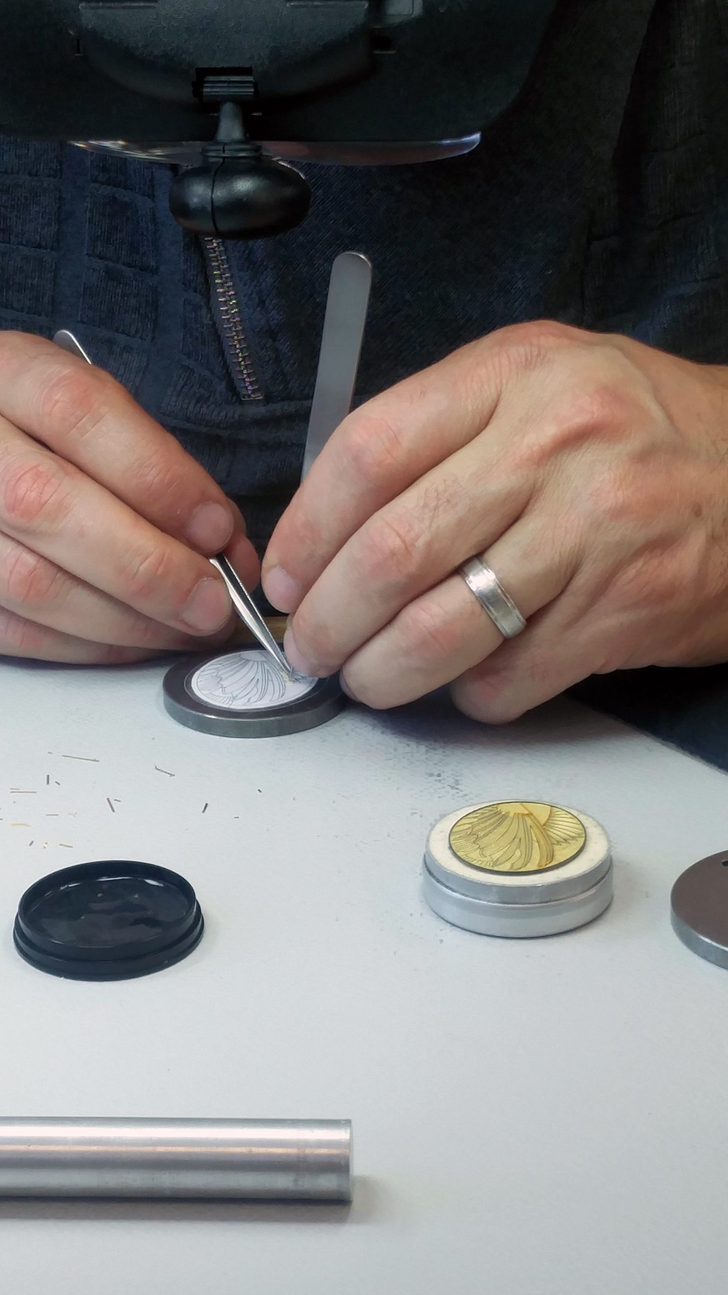 Folding the wire on the dial, to give it the right shape. 
