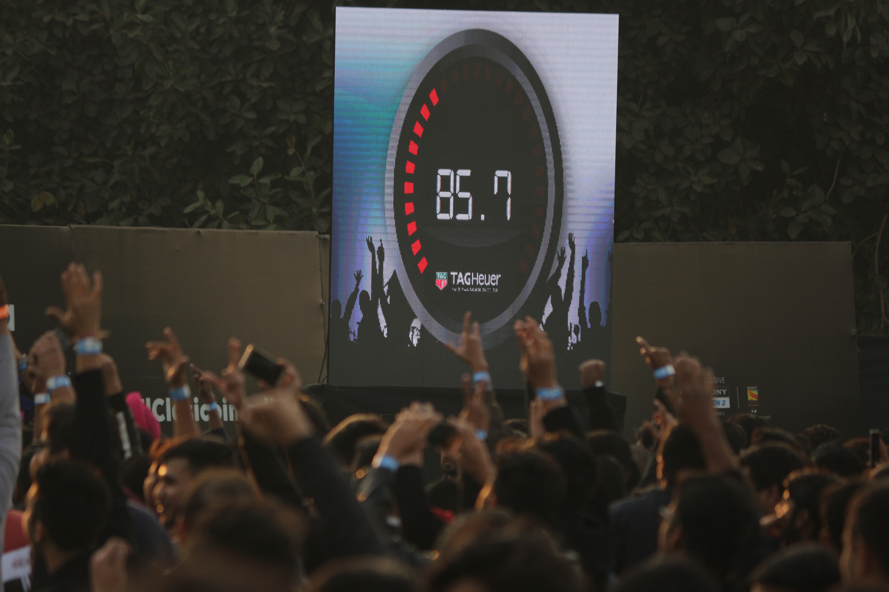 Testing the audience with the decibel-o-meter