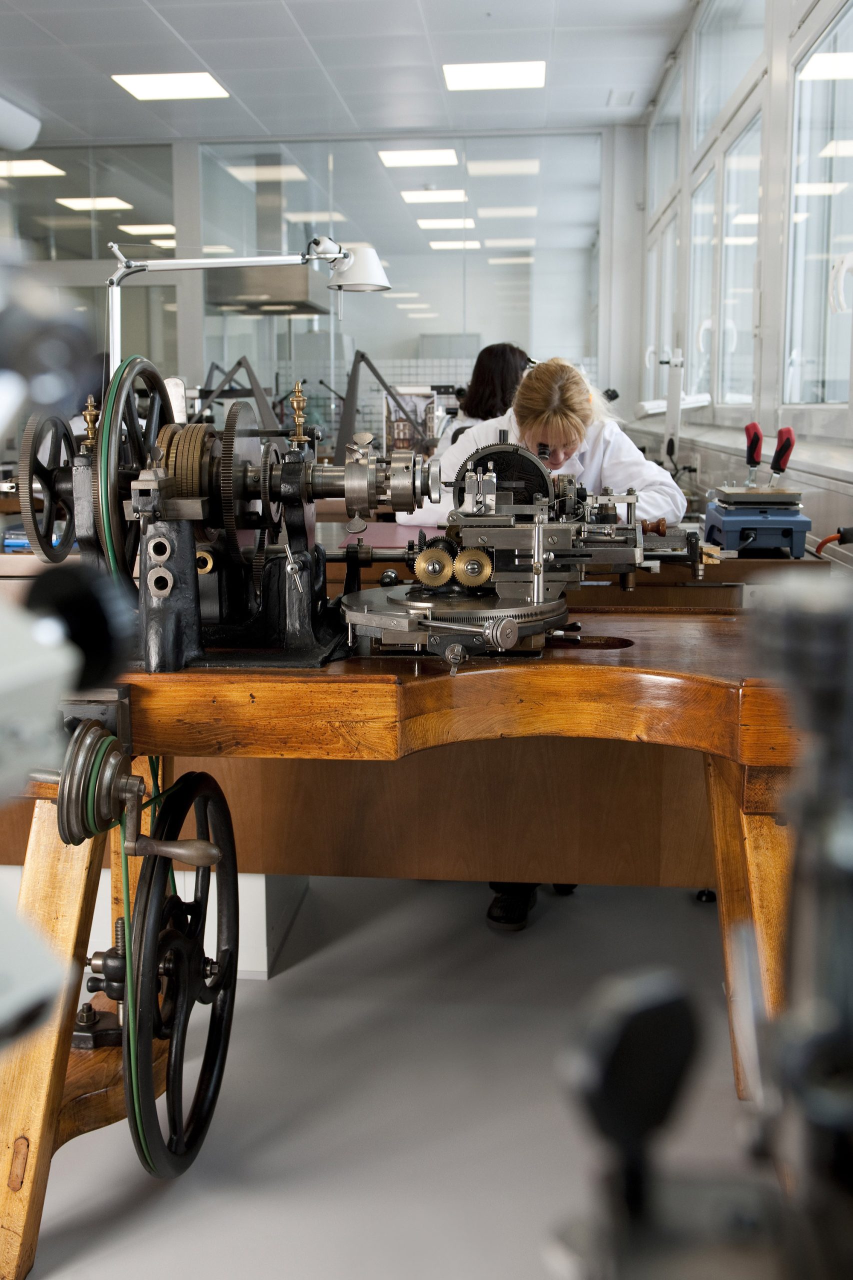 The art of guilloché work lies in understanding the corresponding“machine” which is more like a hand tool, and truly loving it so as to compose a constant flowing sequence of moves that will give the cut metal its gleam.