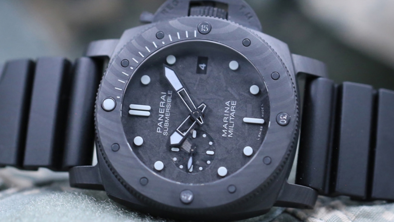 Borrowed Time: Panerai Submersible Marina Militare Carbotech – 47MM