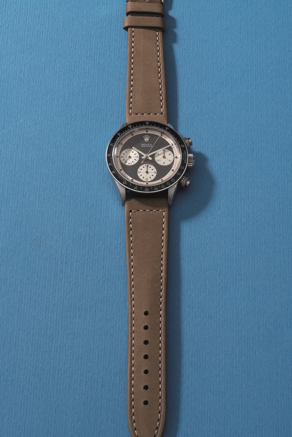 Made in 1966, the ref. 6420 was the first “Cosmograph” to be equipped with screwdown chronograph pushers and one of the extremely few dials to feature the iconic “Paul Newman” designs as well. 