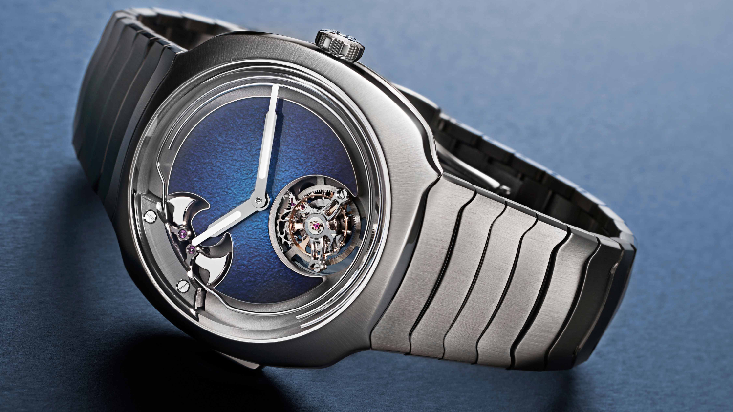 H. Moser & Cie. introduces a new Streamliner Concept Minute Repeater Tourbillon Blue Enamel