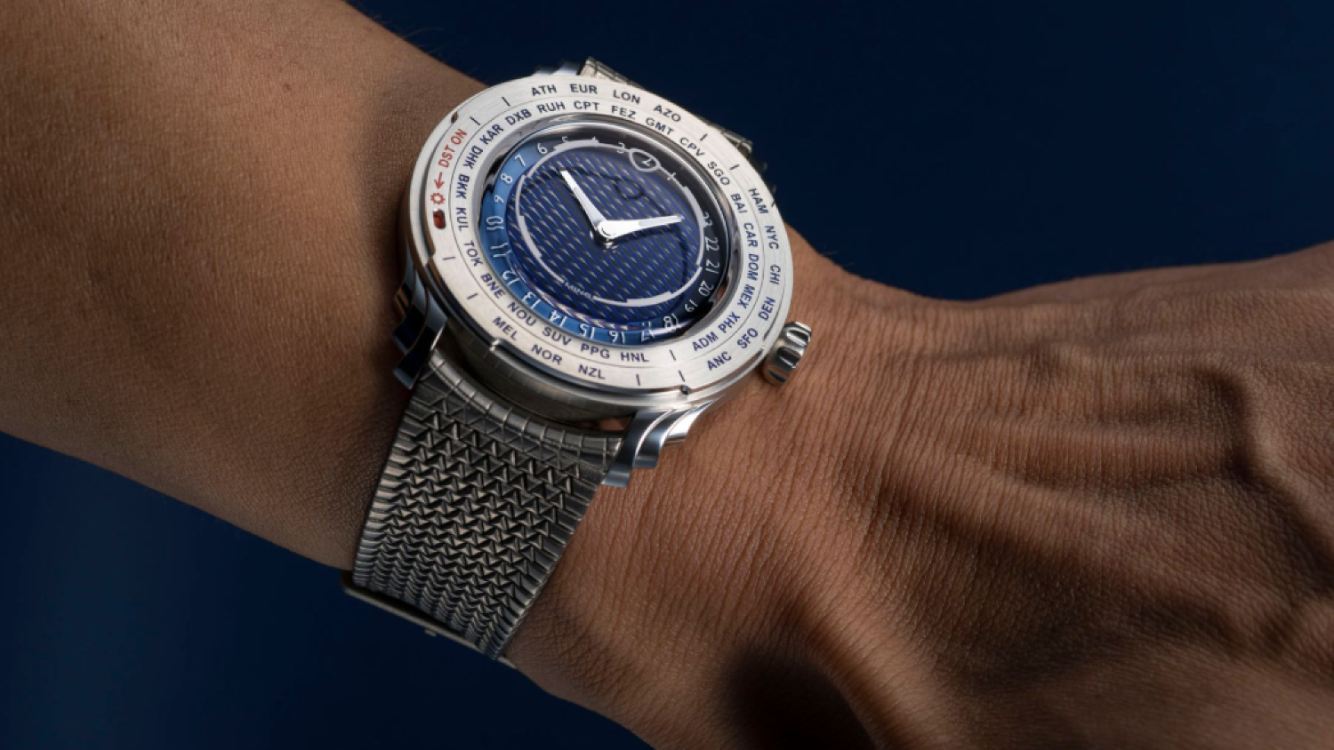 Ming celebrates nine years with 57.05 Comet, a watch that adjusts itself for daylight savings